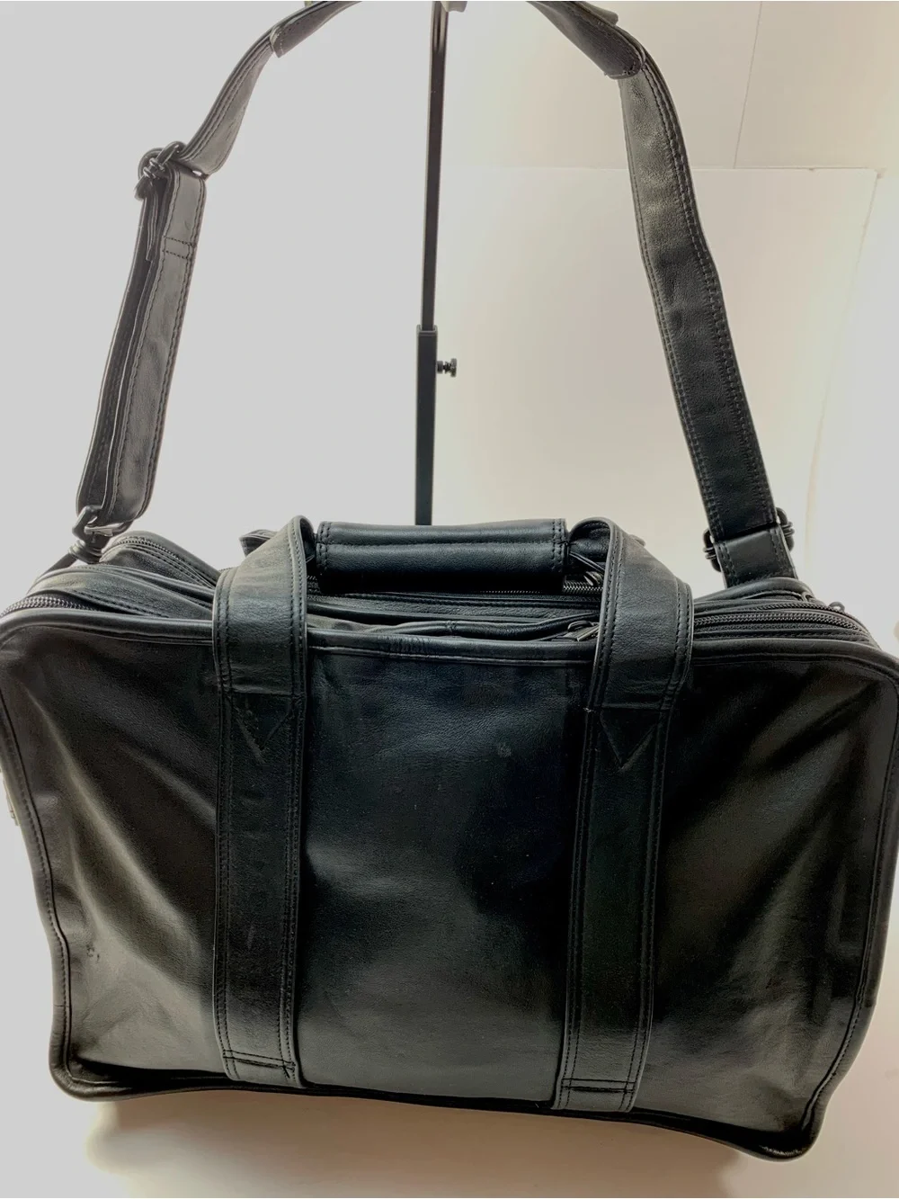 Tumi Black Leather Business Briefcase Adjustable Shoulder Strap Expandable MINT